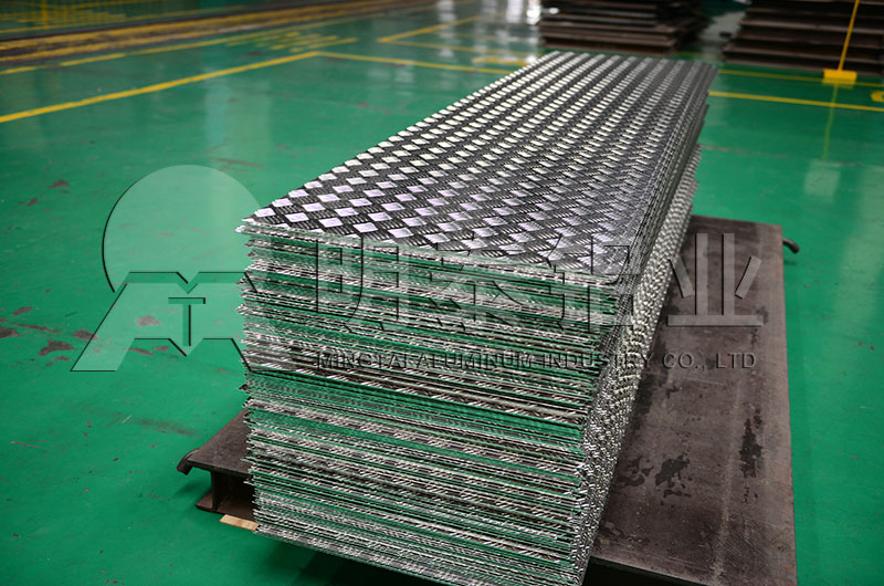 花紋板廠家_五條筋花紋草莓在线观看廠家_價格