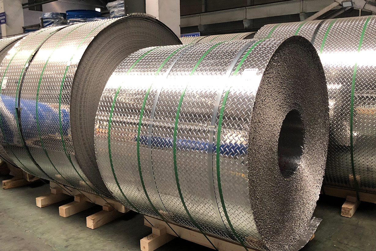 大巴車行李箱草莓在线观看